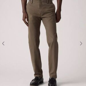 Levi's Men's Gray Tapered Chinos